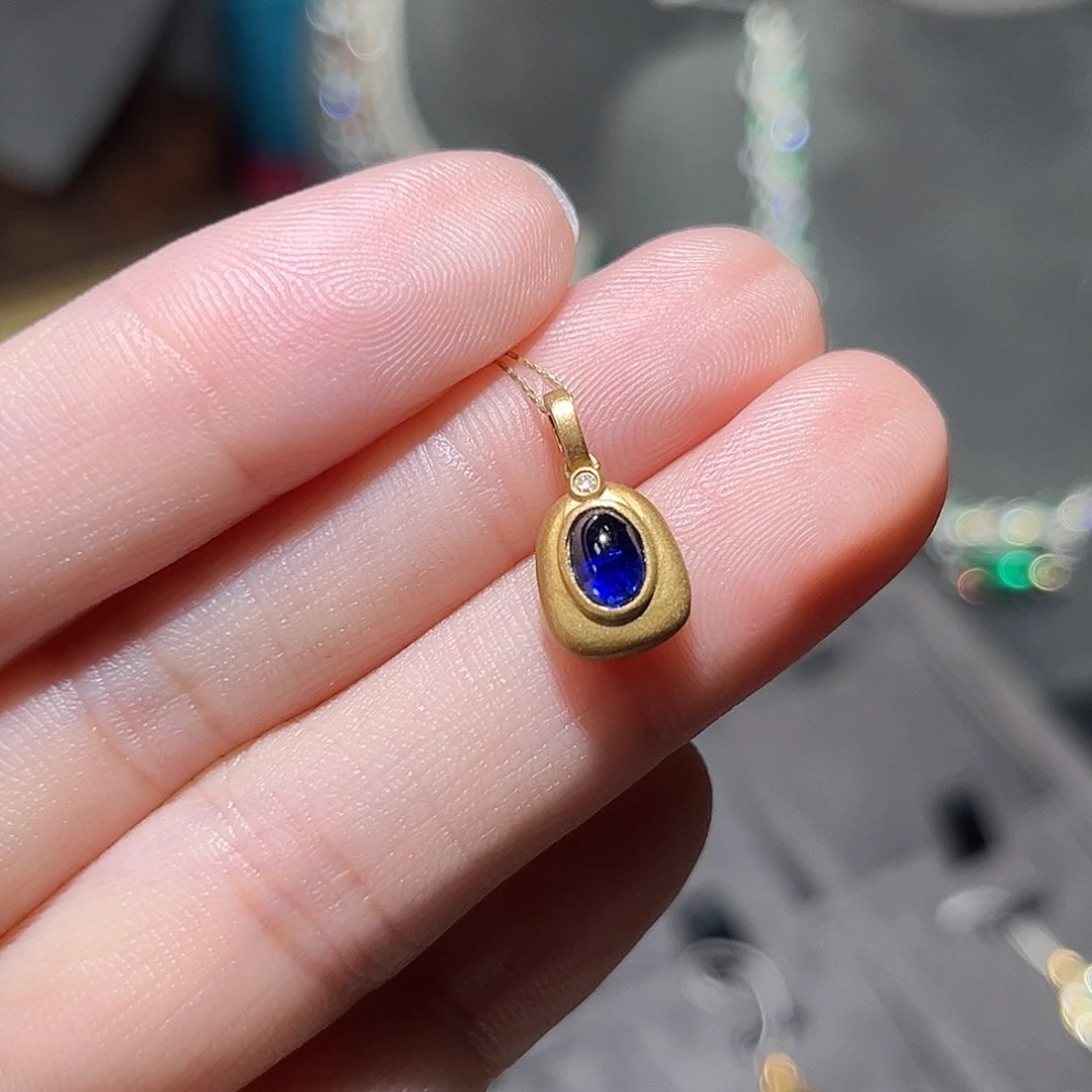 木***花颈饰蓝宝石18K金镶嵌E蓝宝石吊坠0.51CT