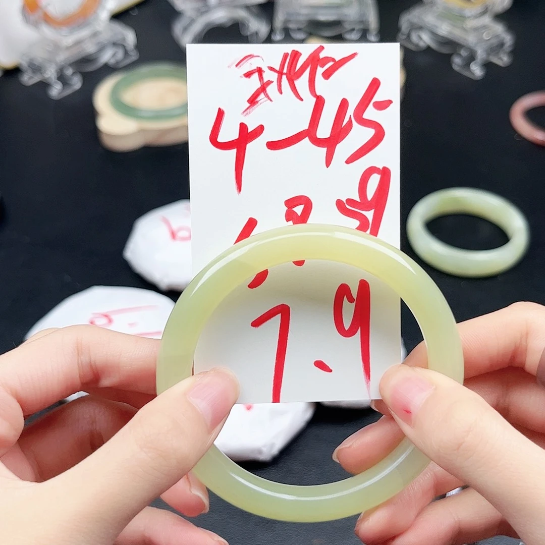 未镶嵌手镯石英质玉4.45