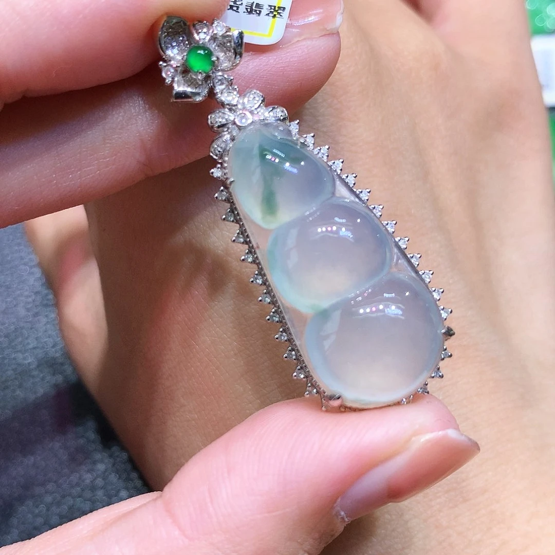 颈饰18K金镶嵌翡翠翡翠吊坠