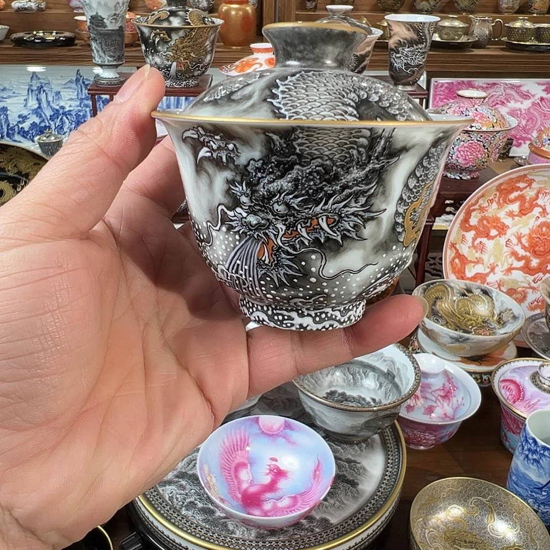 粉彩墨龙吸水盖碗