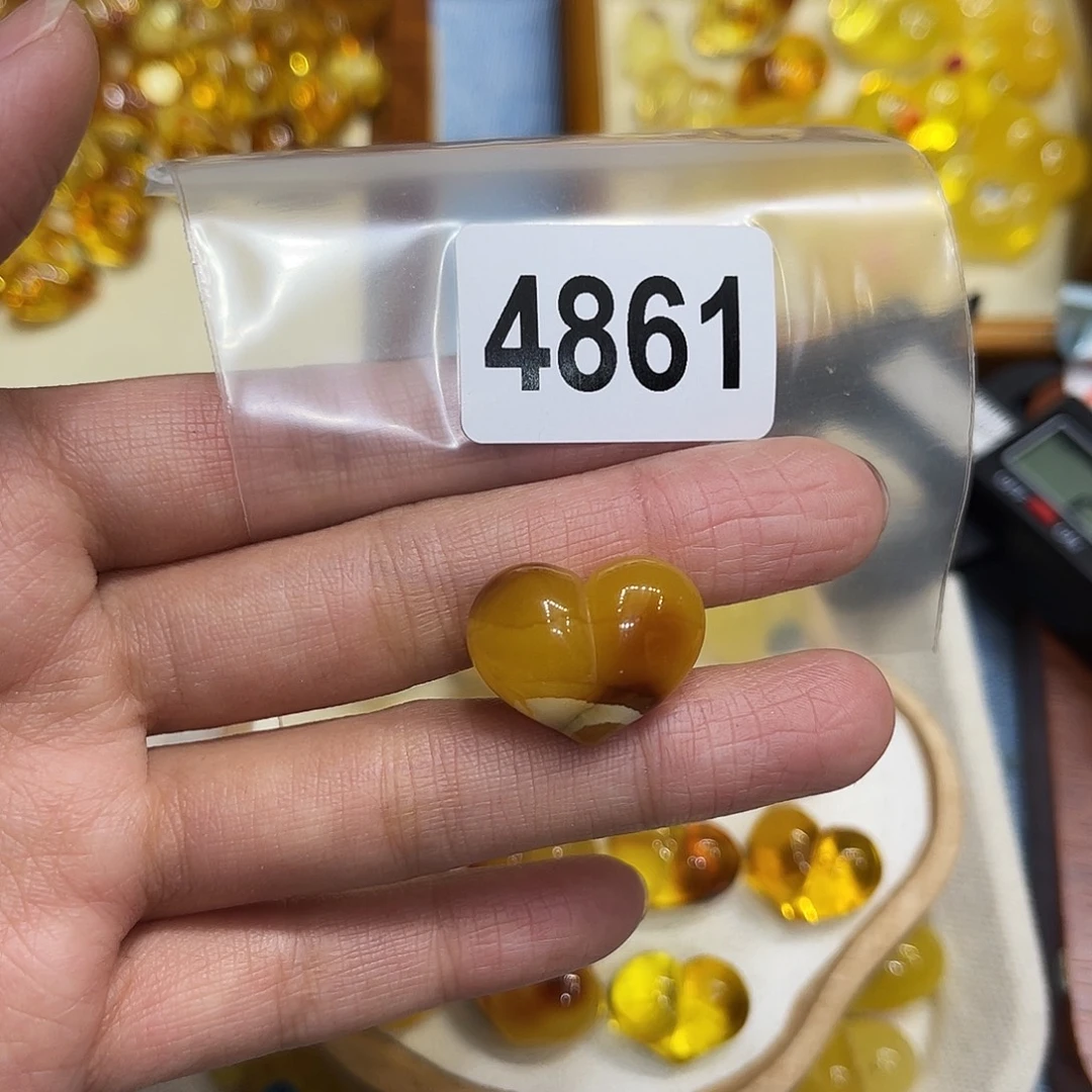 琥珀未镶嵌珠宝奇石