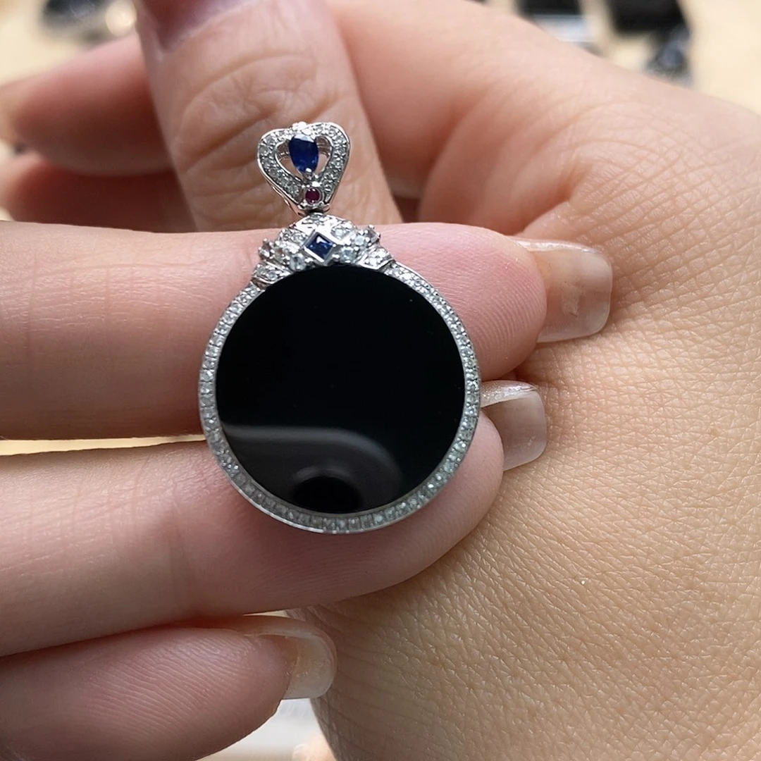 翡翠颈饰18K金镶嵌墨翠