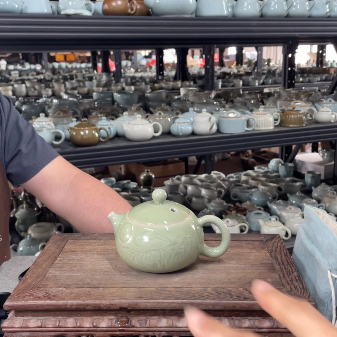 瓷片翠青雕刻西施壶