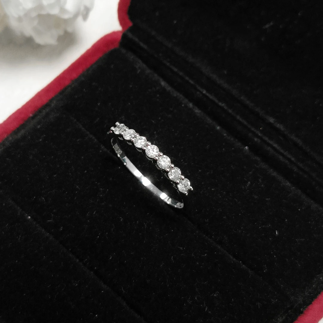 18k金七钻戒指 简约百搭排戒 天然钻闪亮气质精致七公主钻石戒指