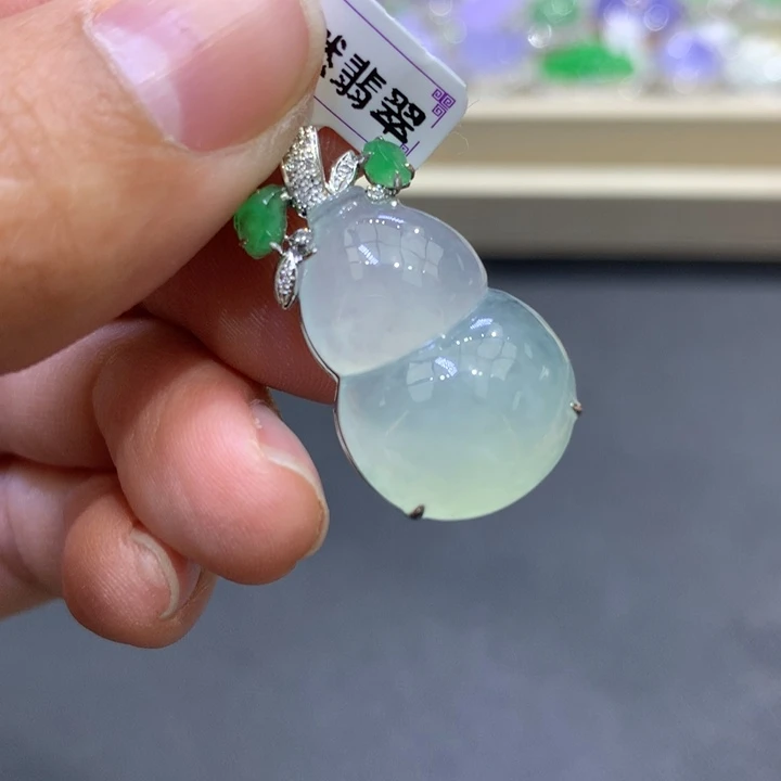 翡翠颈饰18K金镶嵌翡翠