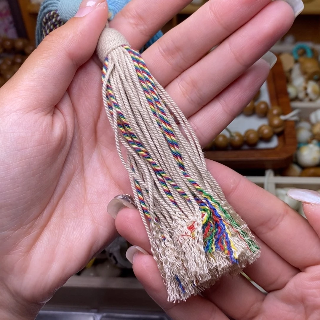 荑***儿吊坠猴头核桃白流苏