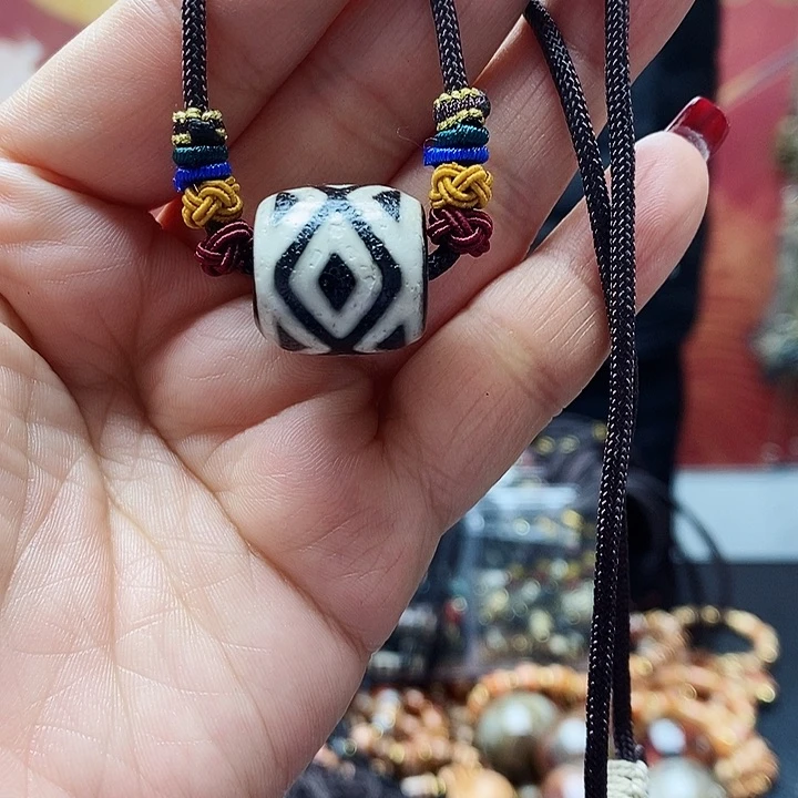 玛瑙/玉髓颈饰合金