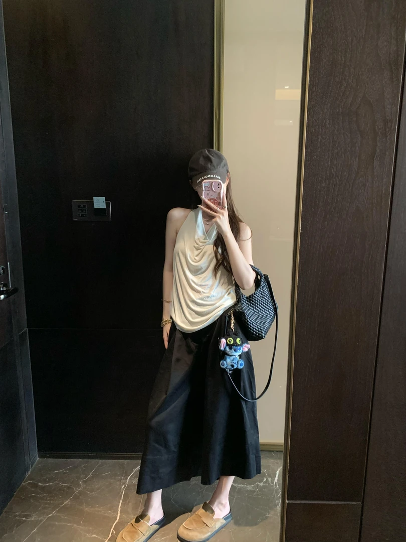 纯欲风荡领挂脖背心女夏季修身无袖外穿黑色显瘦上衣百搭七分裤子