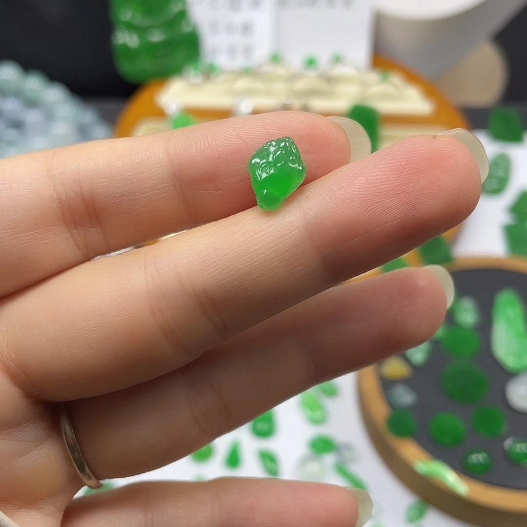 翡翠未镶嵌颈饰林亦珠宝金蟾