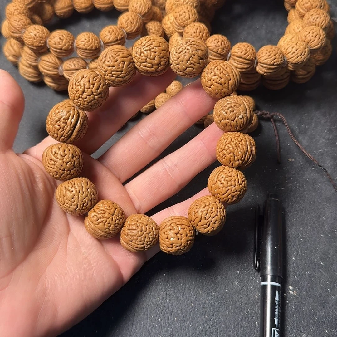 W***.吊坠桃核盘锦肌肉手串