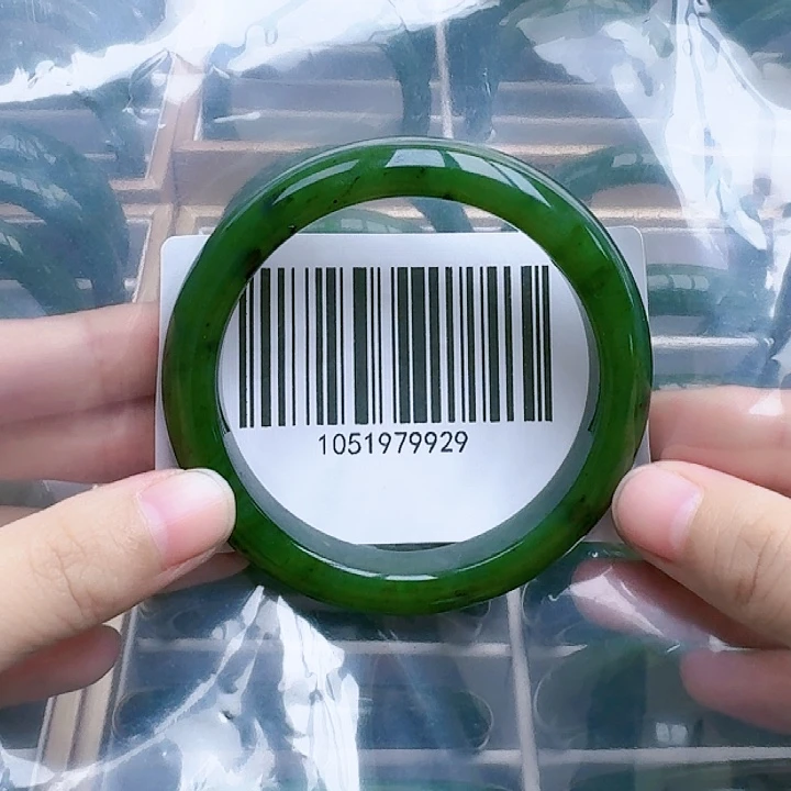 和田玉（碧玉）手镯未镶嵌56微瑕