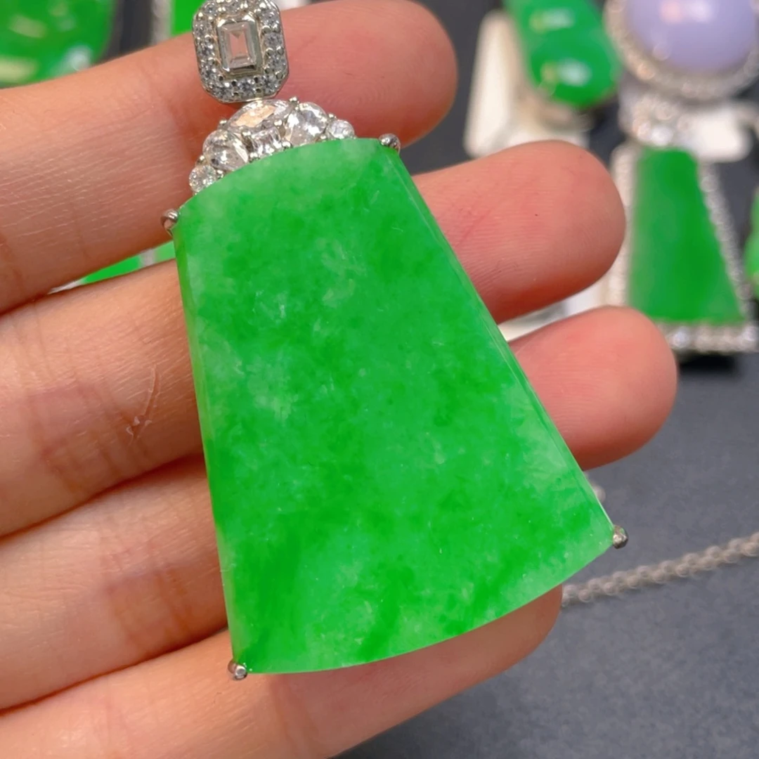 周***）翡翠银S925镶嵌颈饰