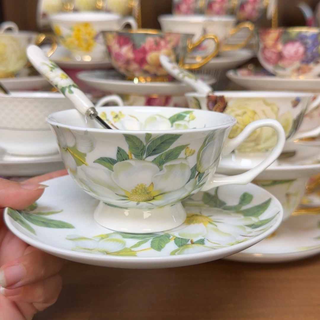 45%以上骨粉骨瓷素雅茶花一杯一碟一勺快递装（拍两套送杯架）