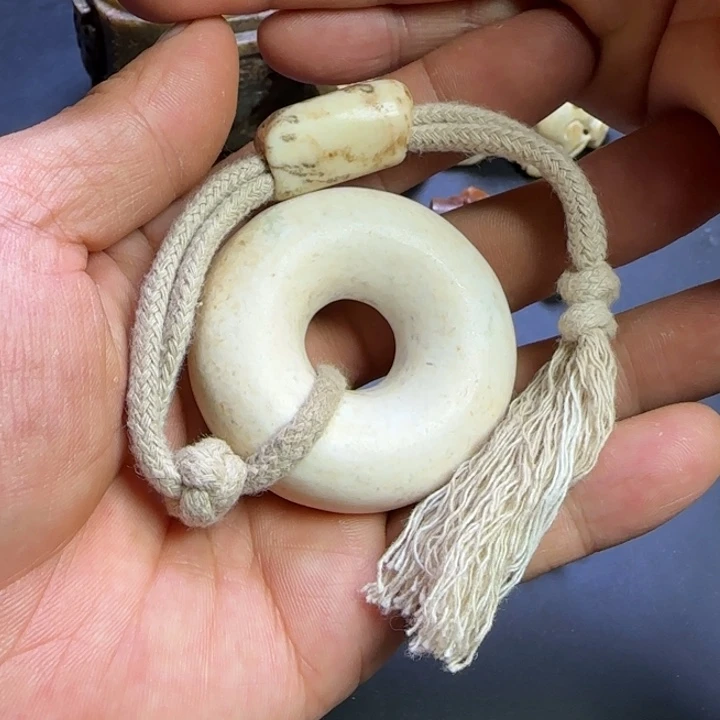 和田玉未镶嵌挂件哼***歌