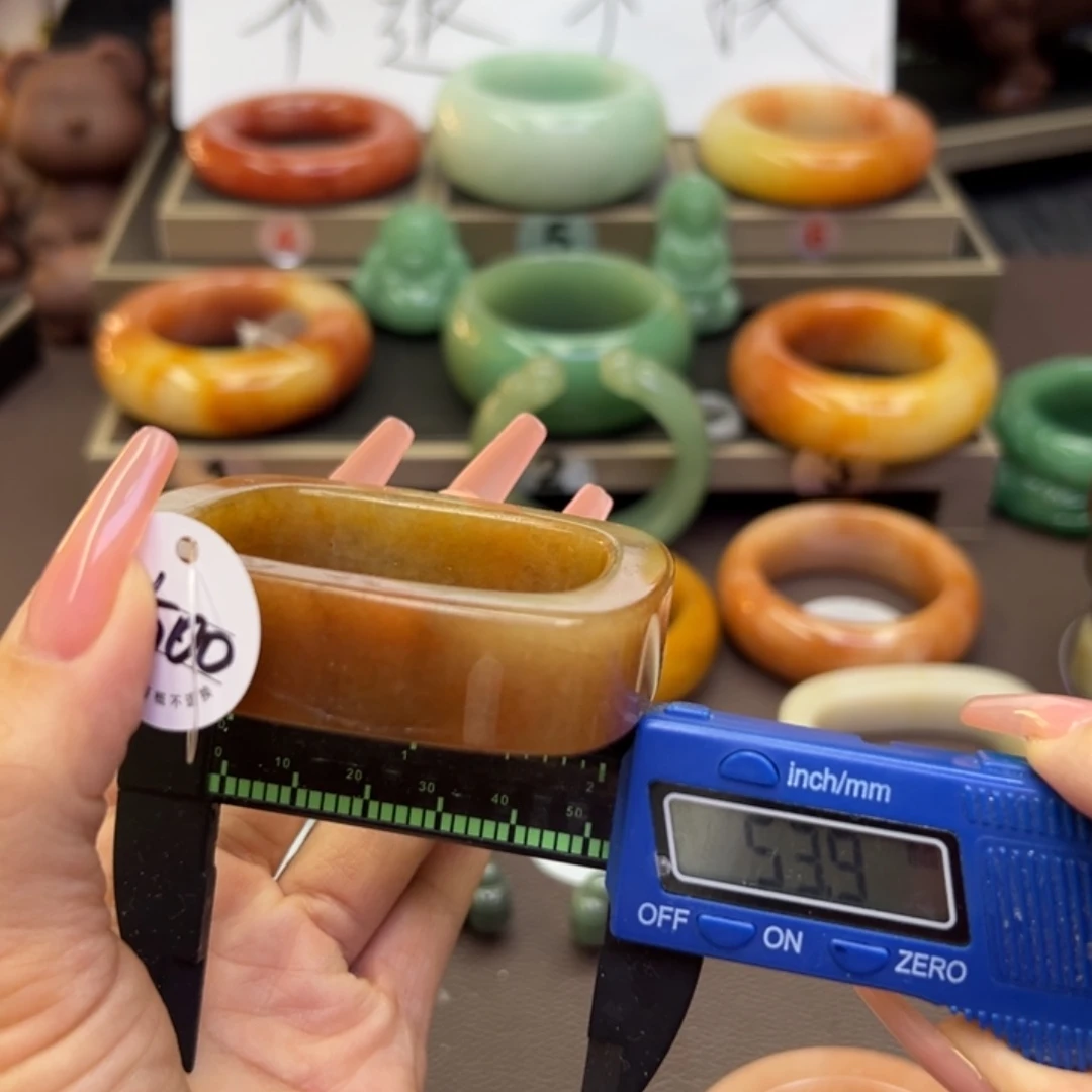 未镶嵌手镯石英岩玉