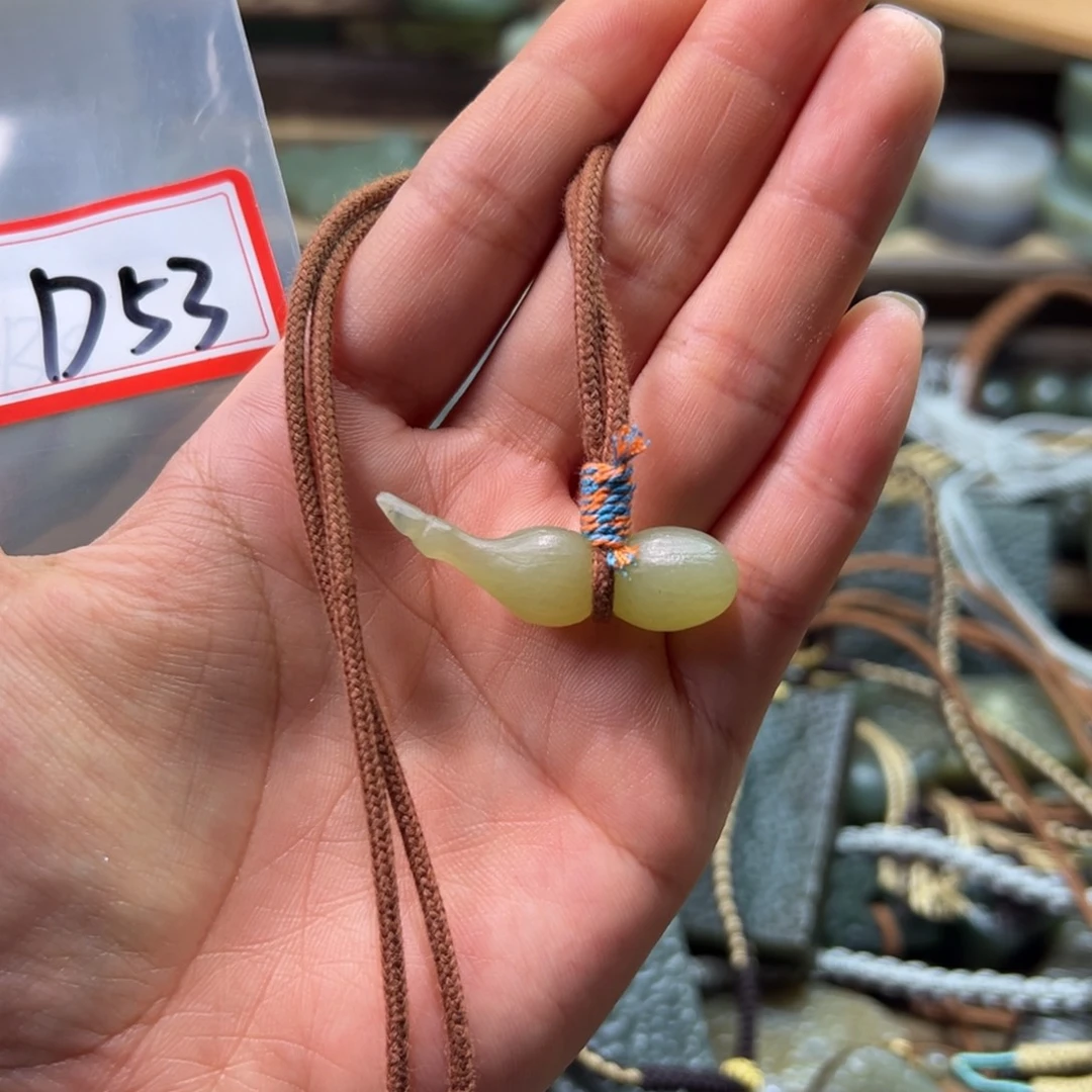 和田玉（糖玉）未镶嵌颈饰