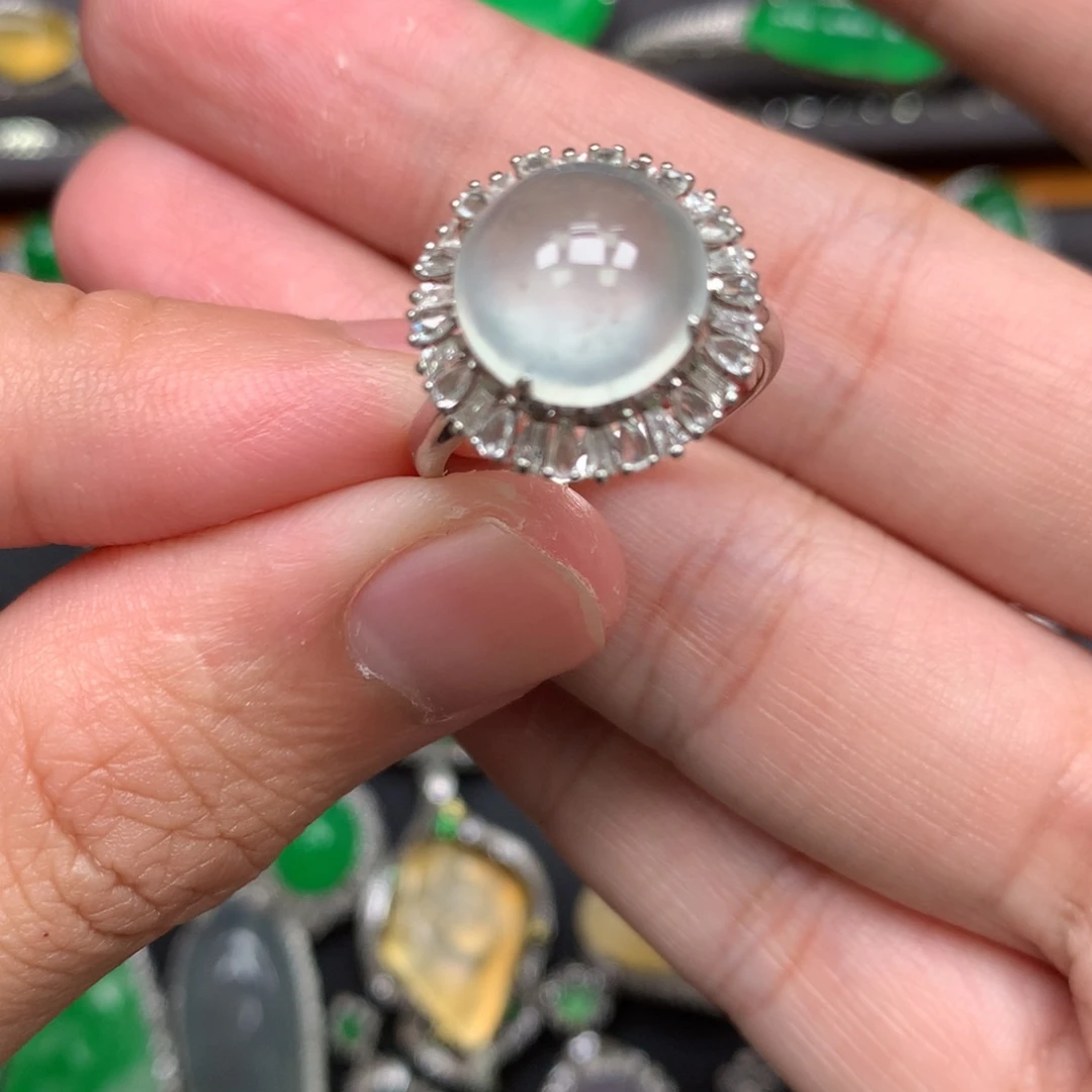 翡翠18K金镶嵌戒指