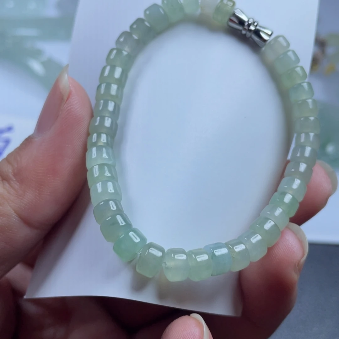 吊坠(不含链)未镶嵌翡翠…………