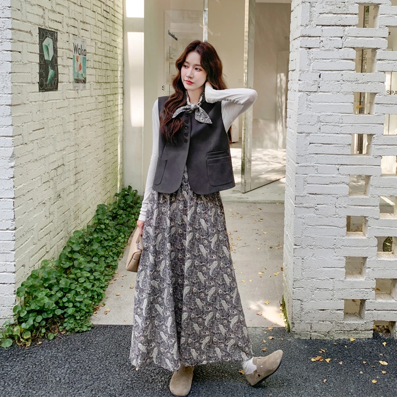 韩系老钱风马甲碎花半裙2025春秋新款气质显瘦松弛感慵懒风两件套