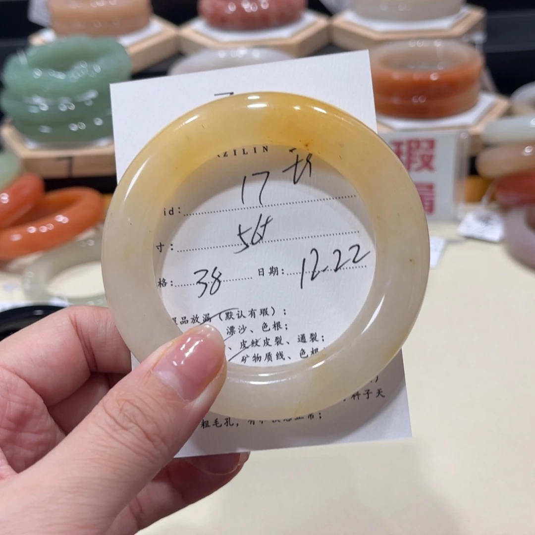 未镶嵌手镯石英质玉