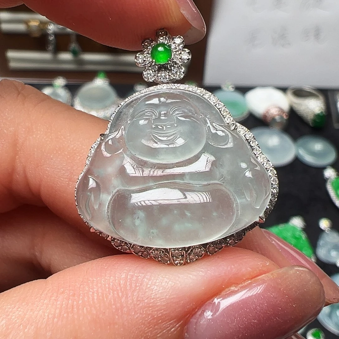 翡翠18K金镶嵌颈饰吊坠