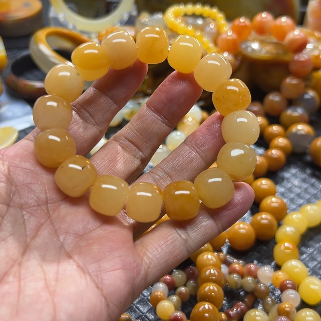 石英质玉未镶嵌颈饰