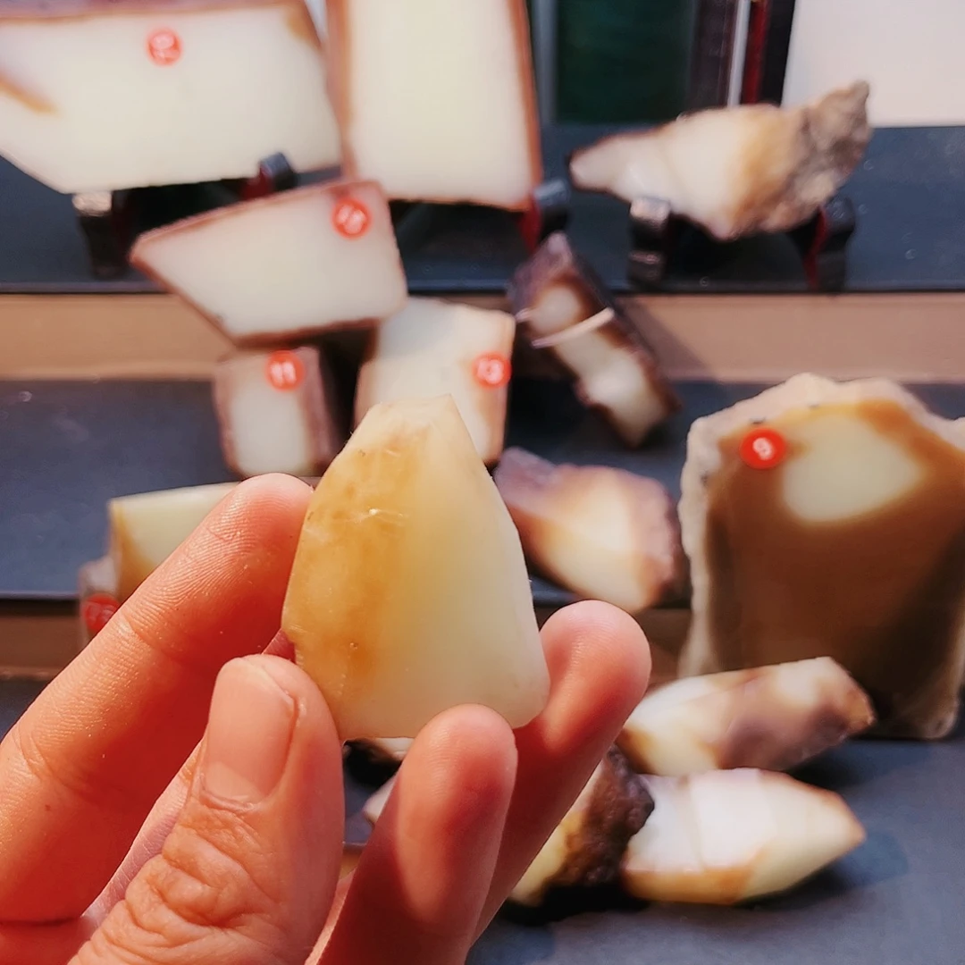 和田玉（糖玉）未镶嵌颈饰