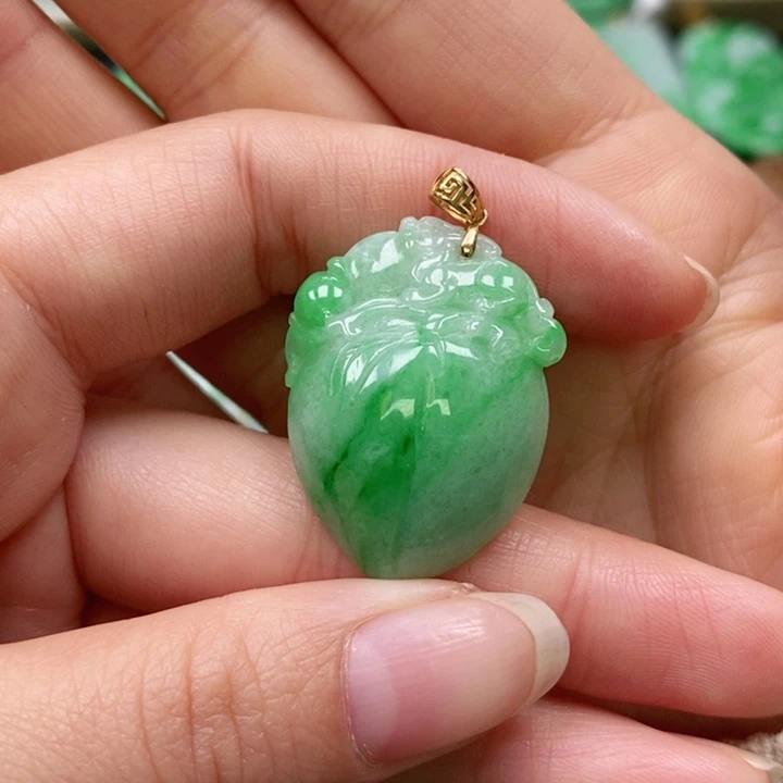 翡翠颈饰未镶嵌吊坠