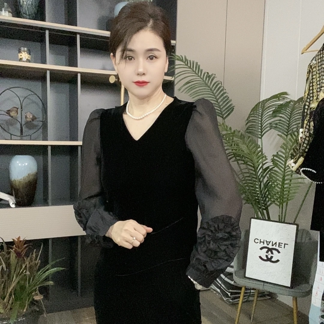 早春面膜丝绒时尚桃心领减龄手工盘花袖上衣