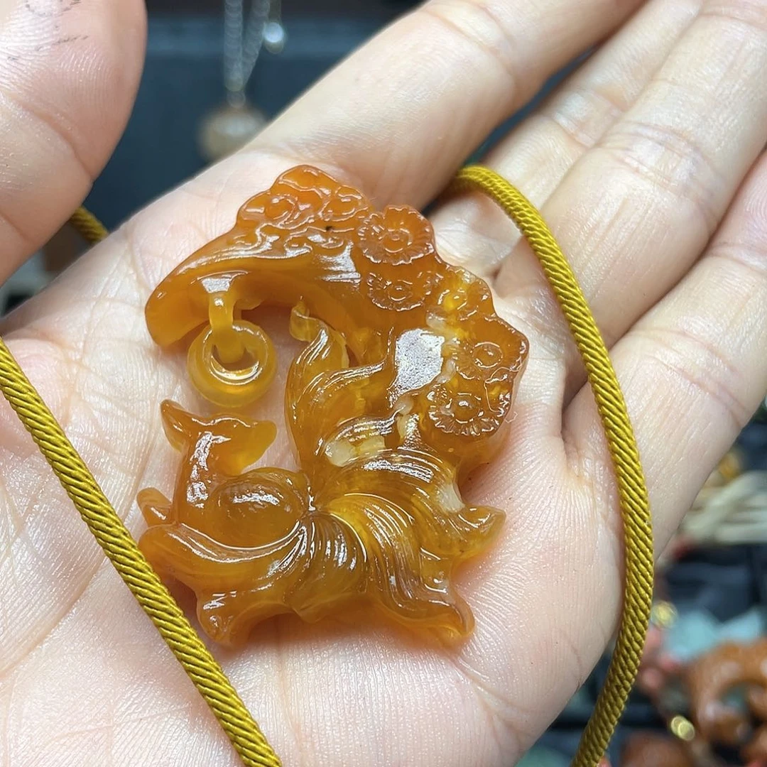 蛇纹石玉未镶嵌颈饰八*月