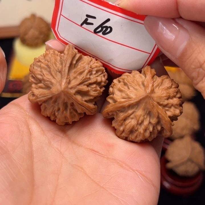 文玩核桃吊坠35全品珊瑚纹正奔60