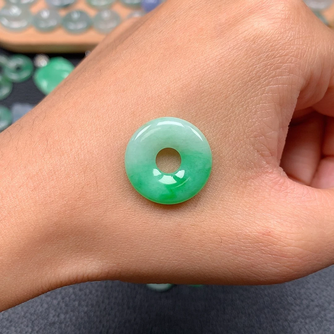 吊坠(赠链)未镶嵌翡翠