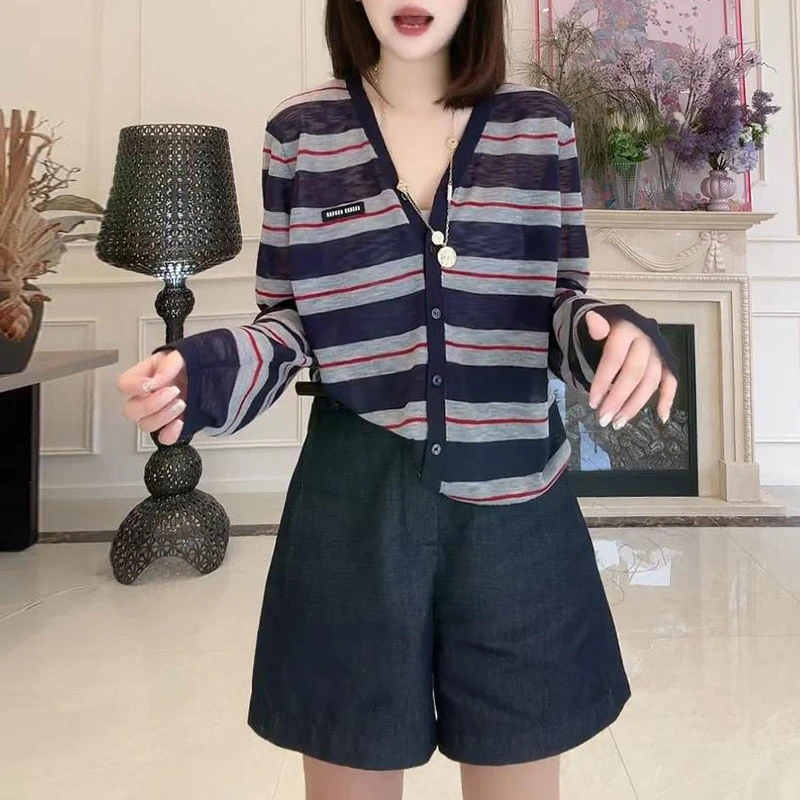 2025夏季新款显瘦休闲百搭条纹长袖T恤女士宽松时尚薄款透气上衣