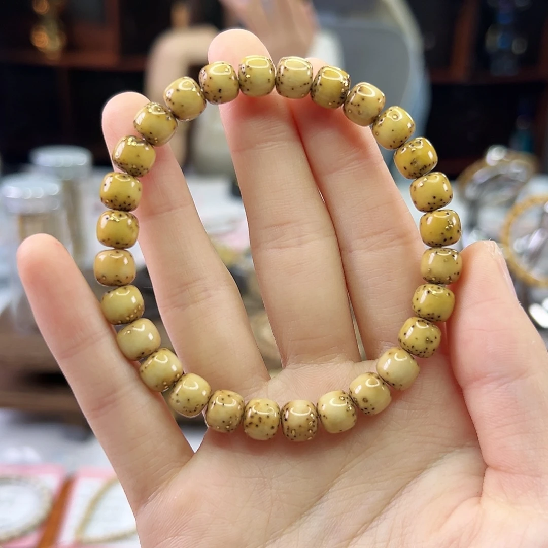 吊坠星月菩提Ll.8x7数星星 鸡油黄 金钉