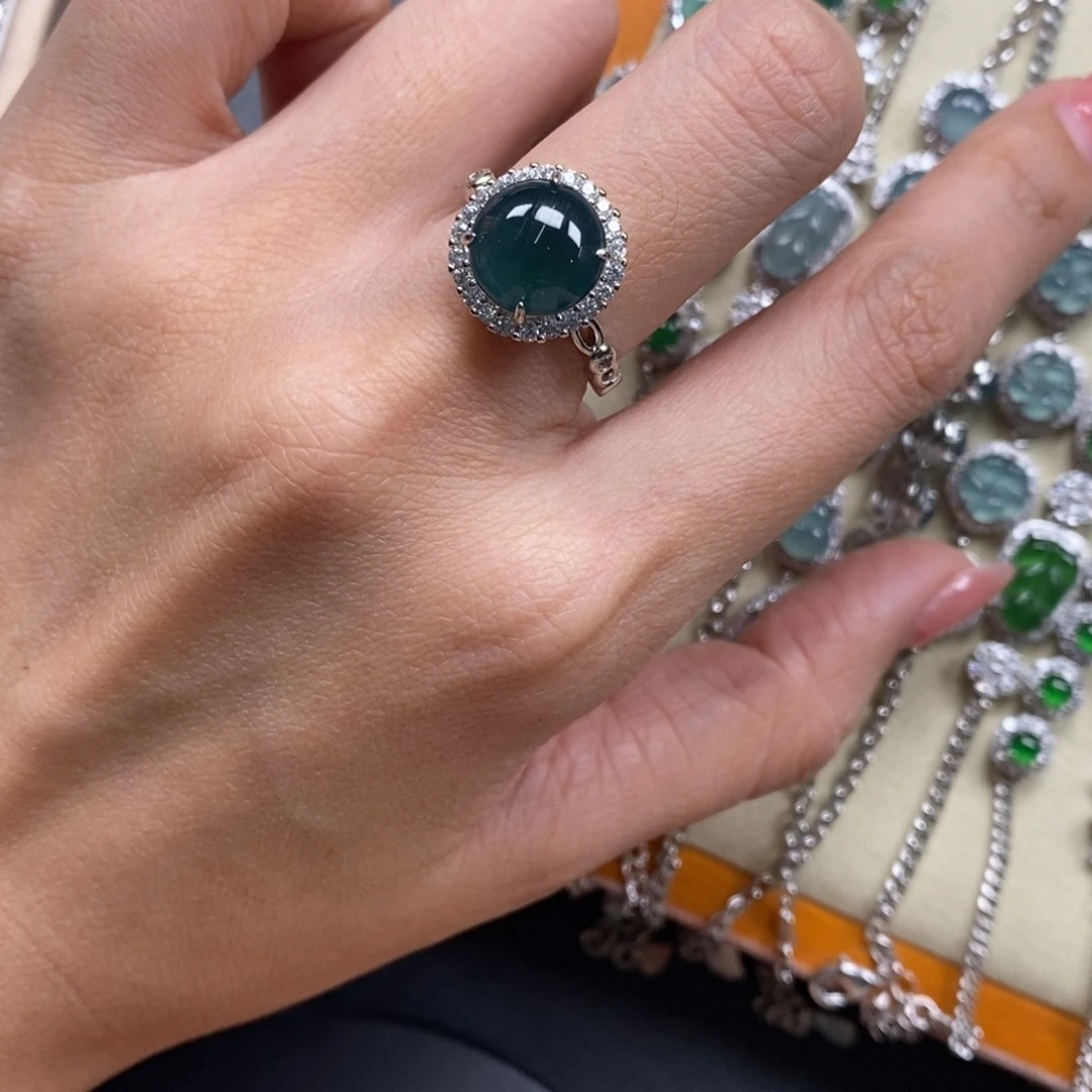 翡翠颈饰未镶嵌翡翠