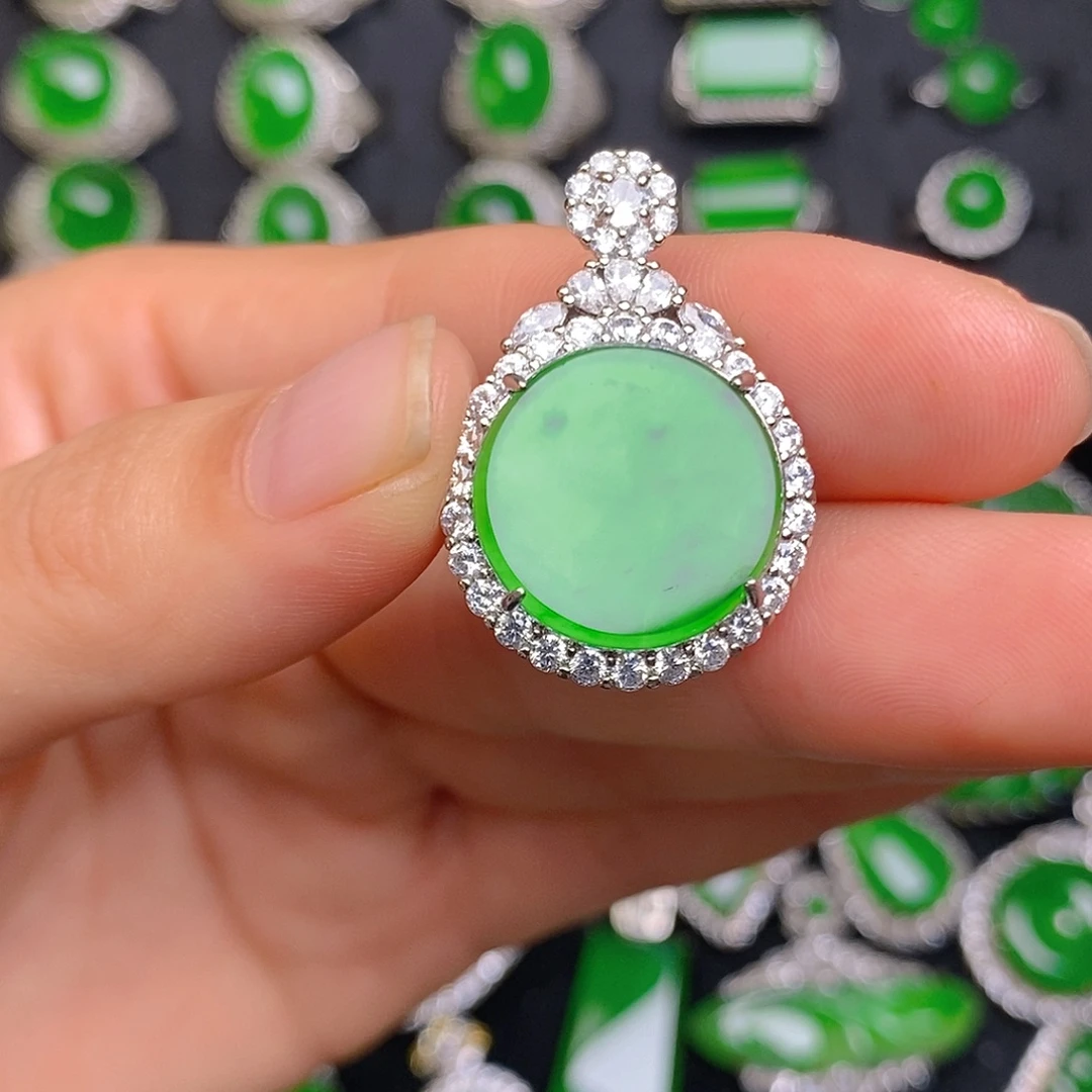 翡翠未镶嵌颈饰圆牌