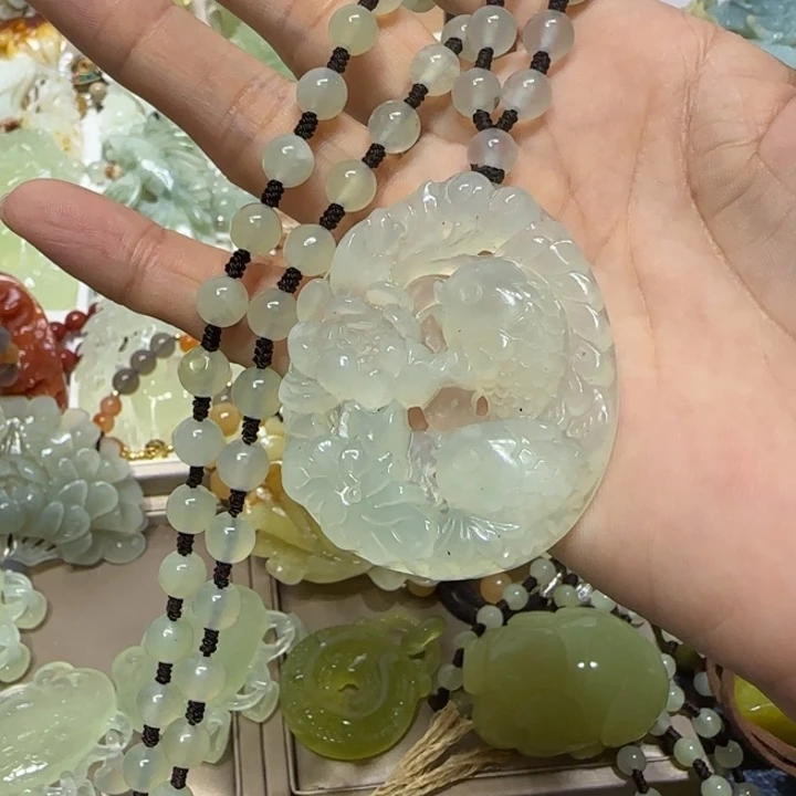 蛇纹石玉吊坠未镶嵌