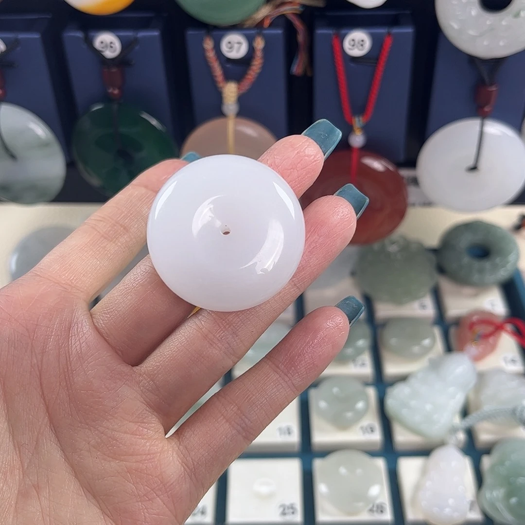 石英质玉合金颈饰
