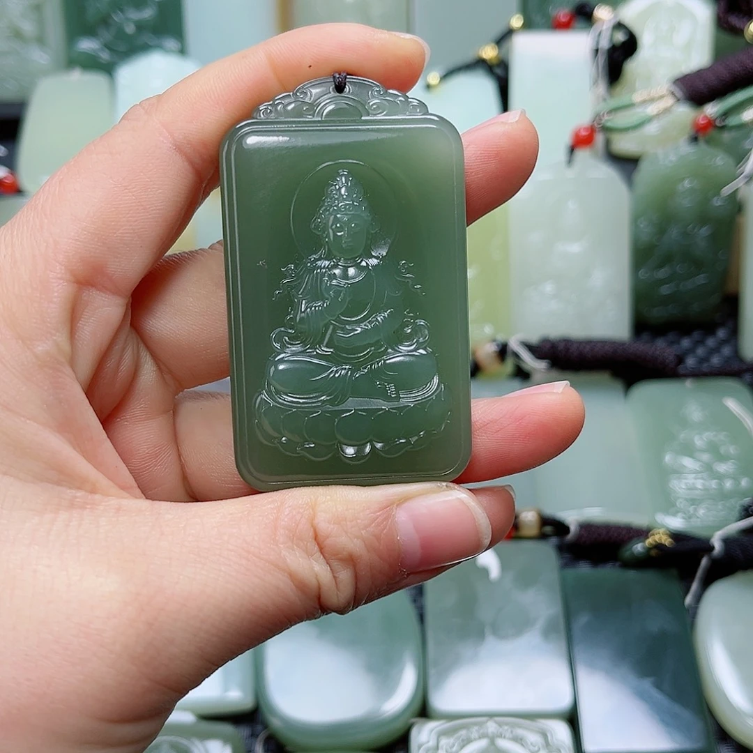 小****和田玉未镶嵌颈饰