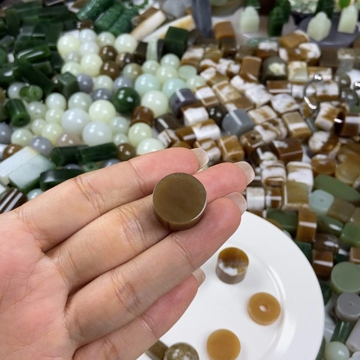 未镶嵌和田玉珠宝半成品K***