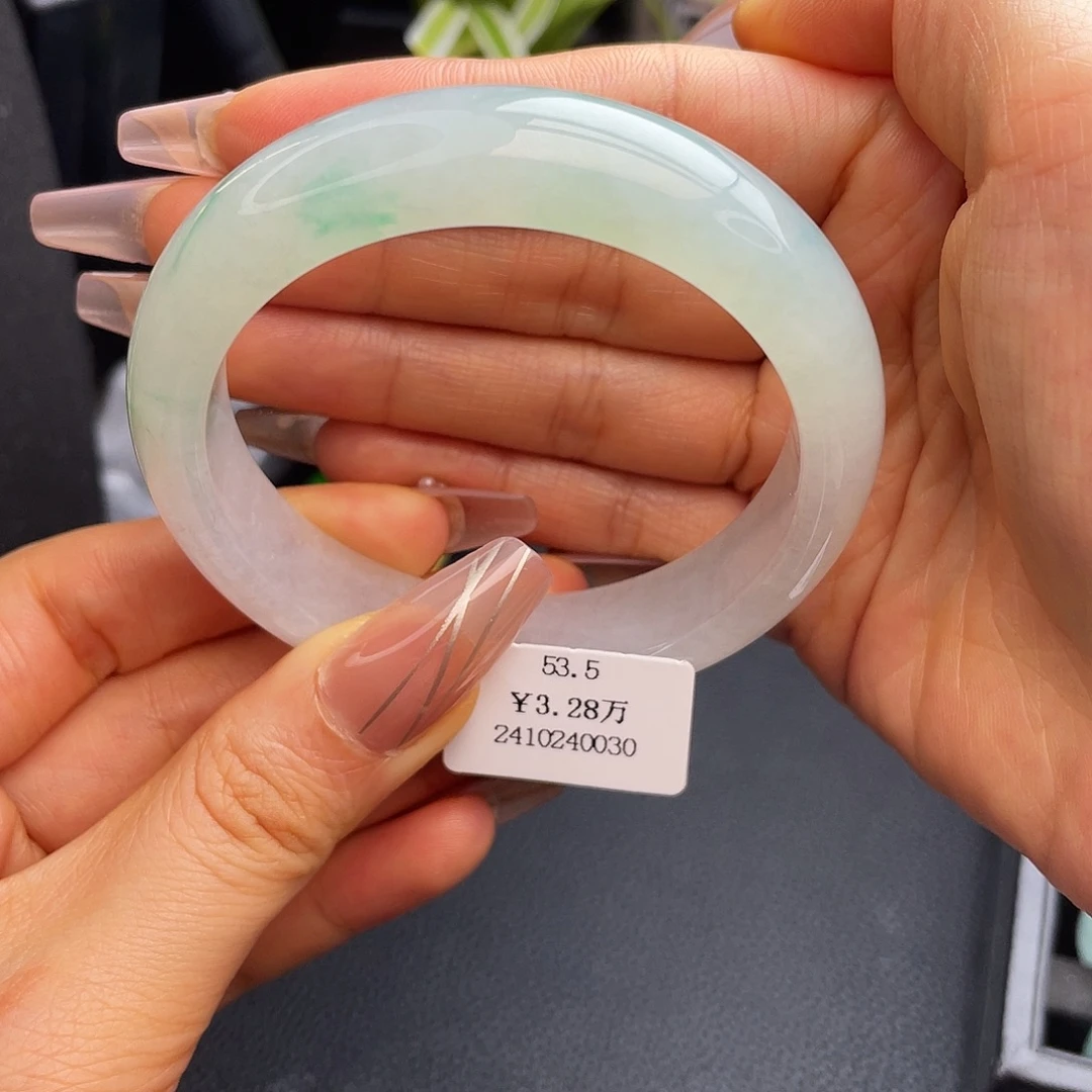 翡翠未镶嵌手镯53.5圈淡春彩飘花手镯