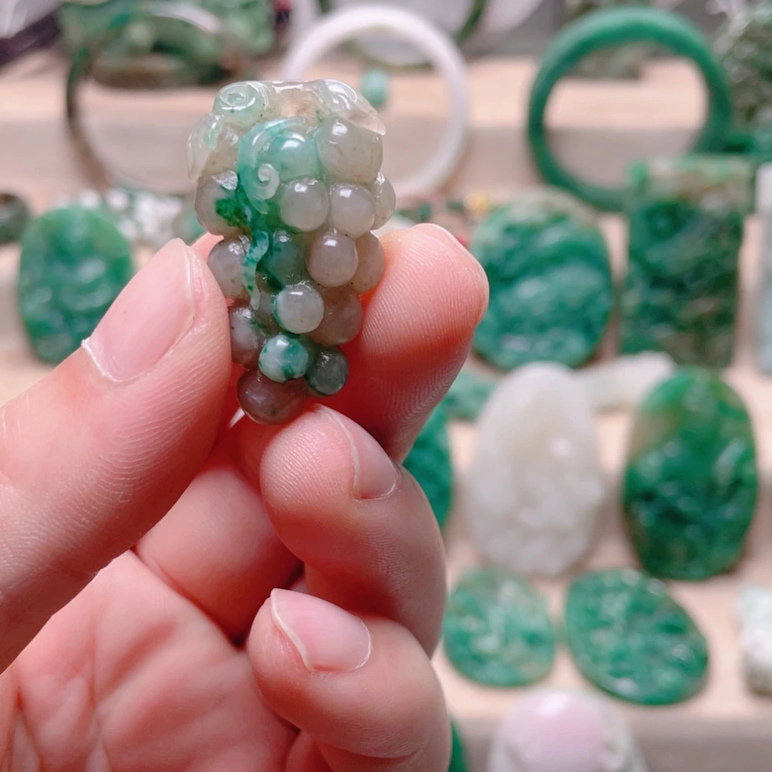 独山玉未镶嵌颈饰