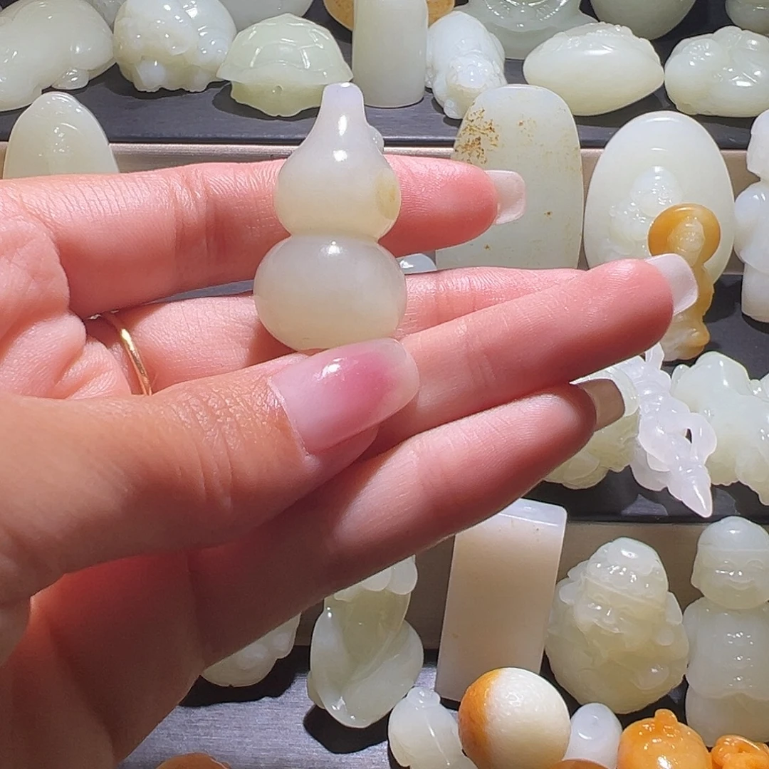 可***芳和田玉未镶嵌颈饰