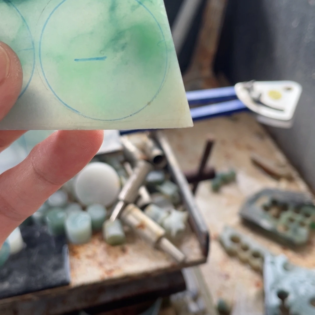 路***通定制翡翠未镶嵌边角料