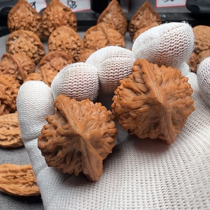 磨***石文玩核桃吊坠金手指