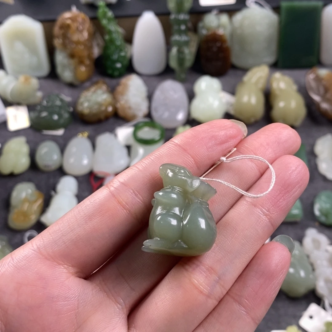 ღ****和田玉未镶嵌颈饰