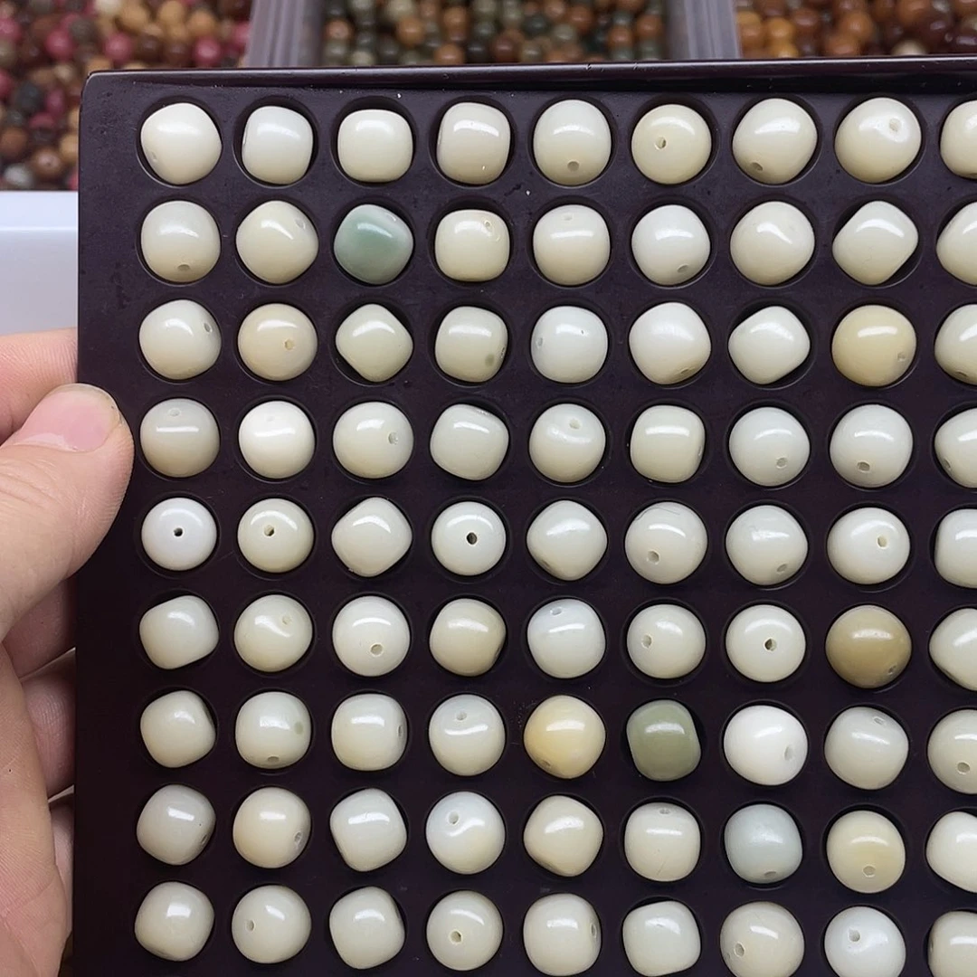 白玉菩提吊坠11瑕疵奶黄桶110颗