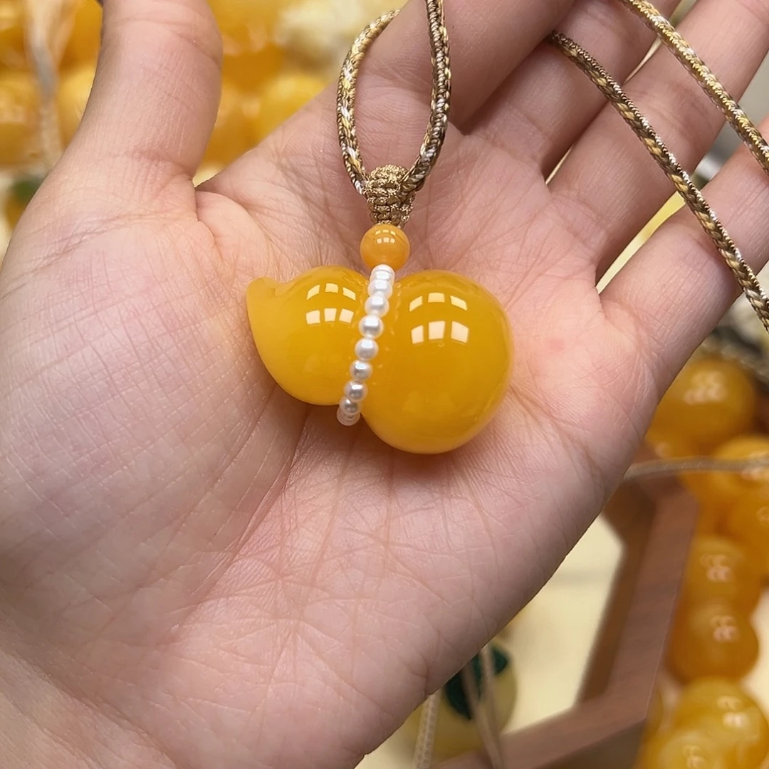 琥珀未镶嵌颈饰蜜蜡