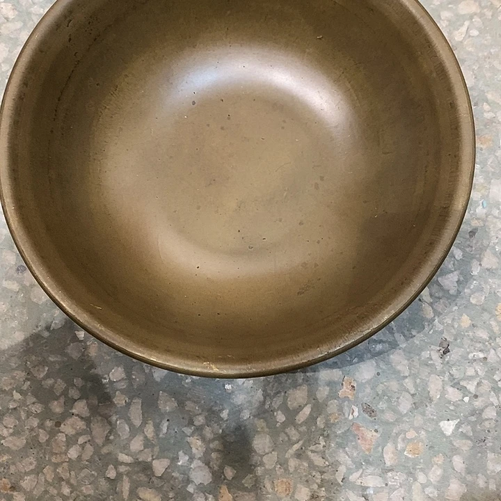 鸡***上老式铜器古朴厚重