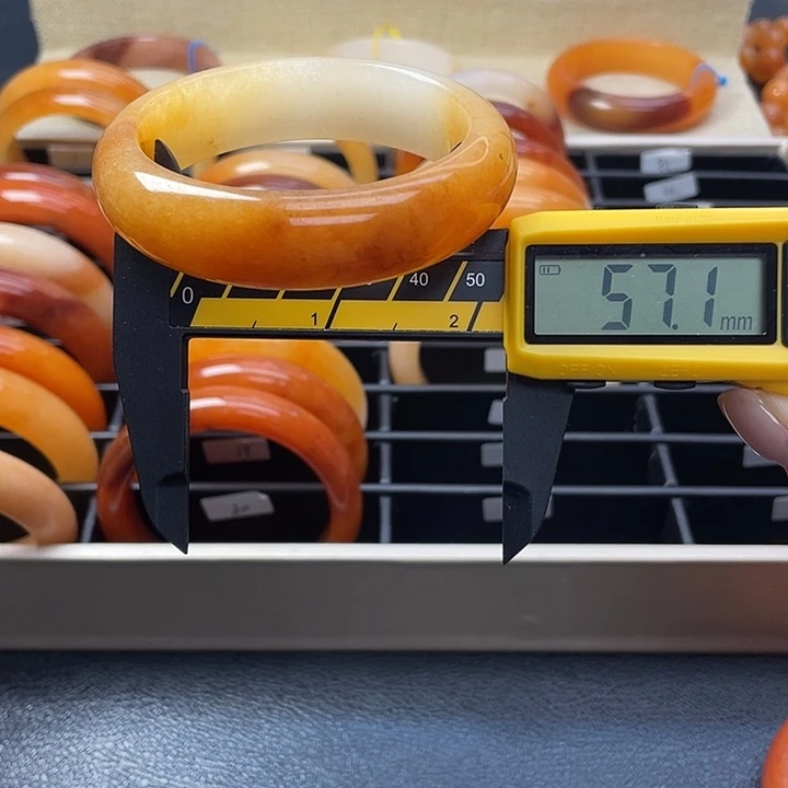 石英质玉（黄龙玉）合金手镯28号